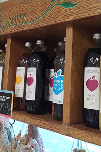 Jus de fruis artisanaux dans un rayon